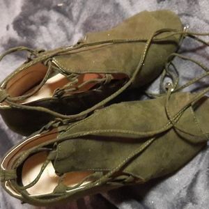 Olivia Ferguson hunter Green suede heels